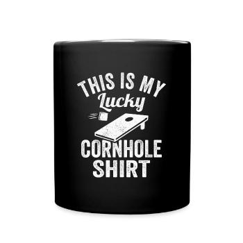 C’est ma chemise porte-bonheur en cornhole - Mug uni - noir - Devant