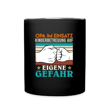 OPA IM EINSATZ KINDERBETREUUNG AUF EIGENE GEFAHR - Tasse einfarbig - Schwarz - Vorne