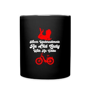 E-Biker NEVER UNDERESTIMATE AN OLD LADY Lustiges - Tasse einfarbig - Schwarz - Vorne