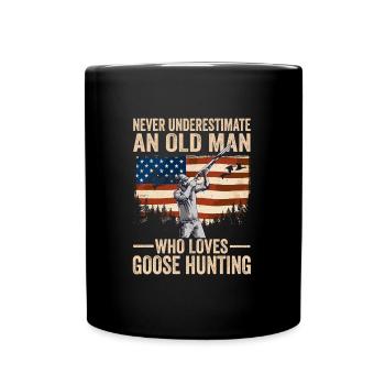 Jäger Never Underestimate An Old Man Gänsejagd - Tasse einfarbig - Schwarz - Vorne