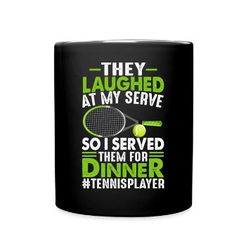 Serviert Zum Abendessen Tennisspieler Trainer - Tasse einfarbig - Schwarz - Vorne