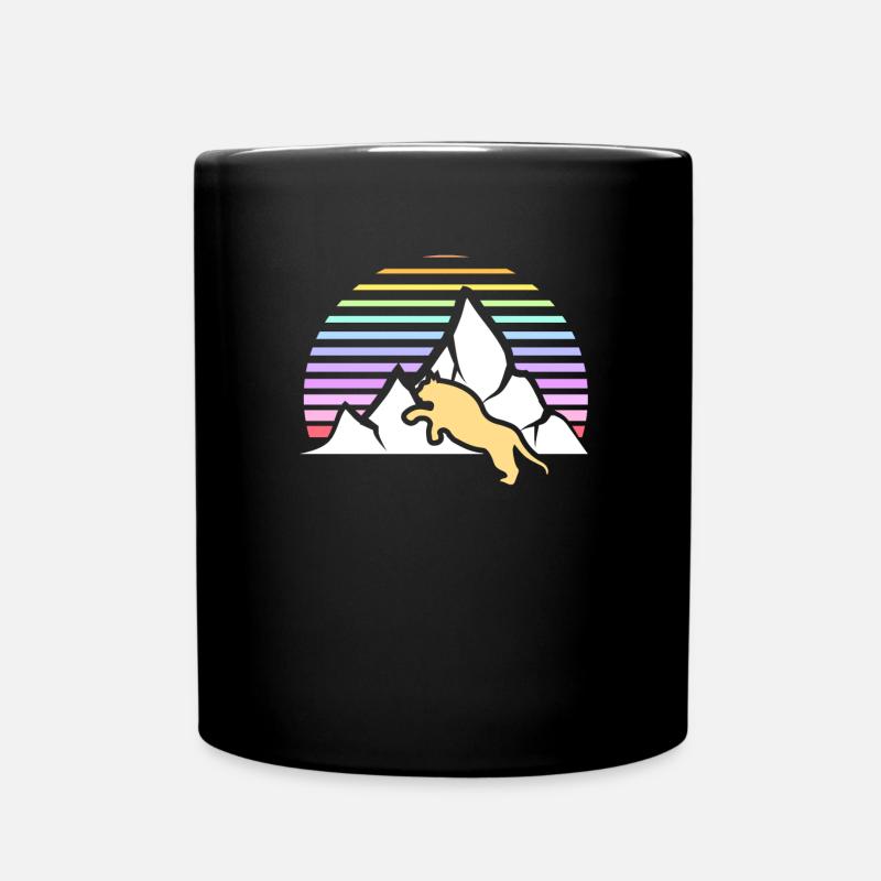 Berglöwe vor Retro Hintergrund mit Berg und Sonne - Tasse einfarbig - Schwarz