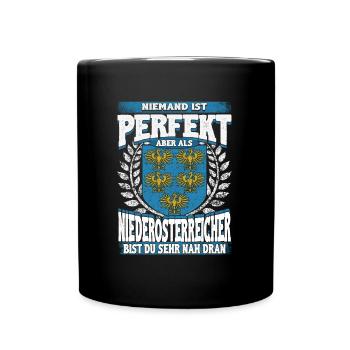 Perfektion aus Niederösterreich – Stolz und Heimat - Tasse einfarbig - Schwarz - Vorne