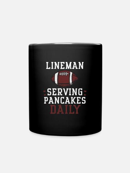 Lineman Serving Pancakes Daily - Tasse einfarbig - Schwarz