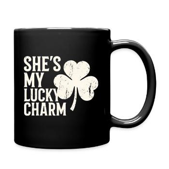 Sie ist mein Glücksbringer-Kleeblatt-Design - Tasse einfarbig - Schwarz - Rechts