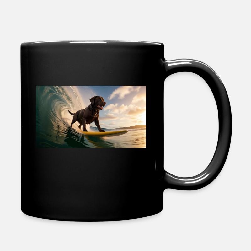 Surfin’ Bella – Der Labrador auf Wellenjagd - Tasse einfarbig - Schwarz