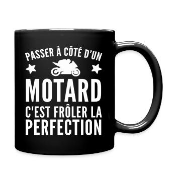 motard et perfection / cadeau humour motard - Mug uni - noir - Droite