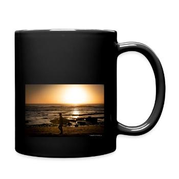 Surfeurs au Portugal - Mug uni - noir - Droite