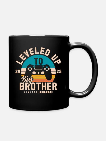 Zum großen Bruder 2025 aufgestiegen - Tasse einfarbig - Schwarz