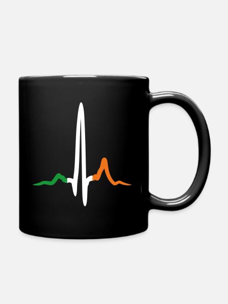 Battement de cœur irlandais Saint Patrick’s Day drapeau couleurs - Mug uni - noir