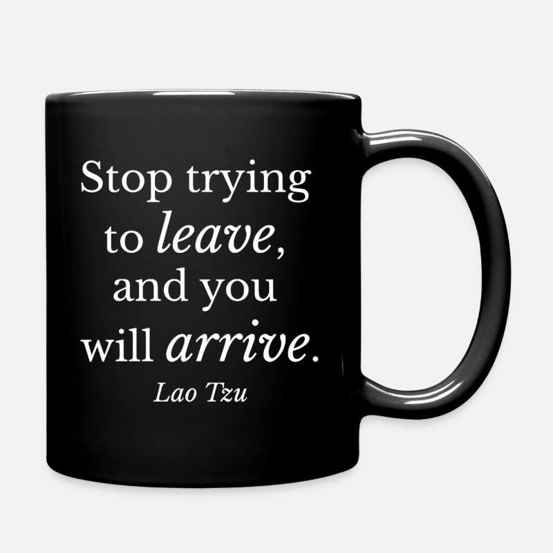 Lao Tzu Abreise zur Ankunft Zitat - Tasse einfarbig - Schwarz