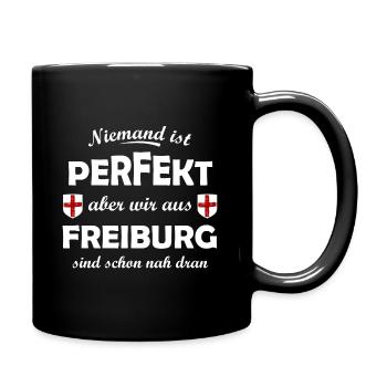 Niemand ist perfekt – Freiburg nah dran - Tasse einfarbig - Schwarz - Rechts