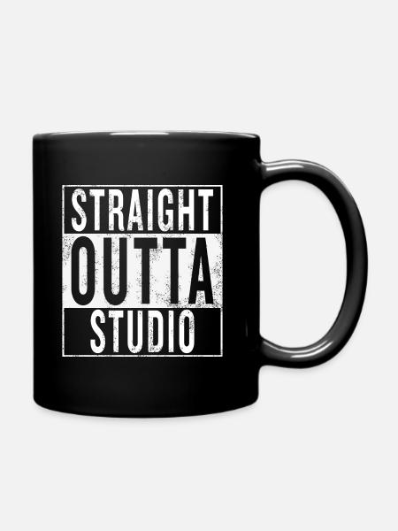 STRAIGHT OUTTA STUDIO - Tasse einfarbig - Schwarz