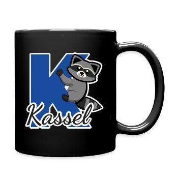 Kassel Waschbär klettert am Buchstaben K - Tasse einfarbig - Schwarz - Rechts