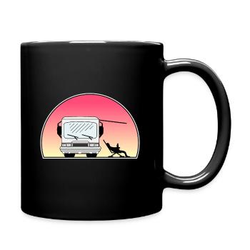 Klassisches Wohnmobil am Sonnenuntergang - Inhaber, der heraus sitzt - Tasse einfarbig - Schwarz - Rechts