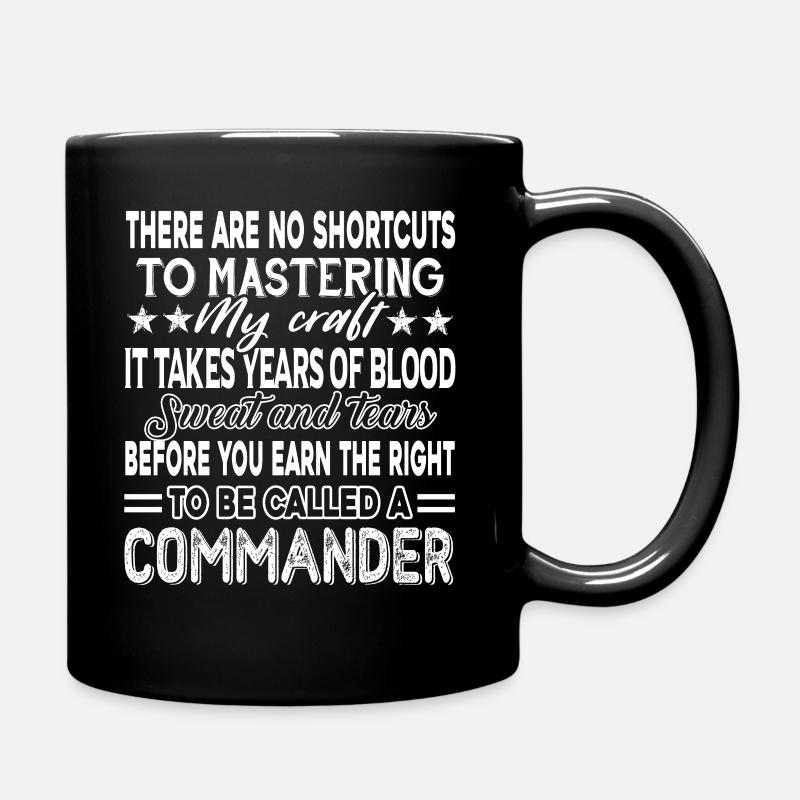Commandant à appeler un commandant - Mug uni - noir