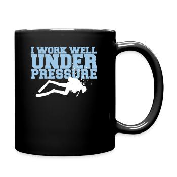 Je travaille bien sous pression - Mug uni - noir - Droite