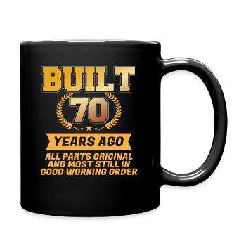 Erbaut vor 70 Jahren - Tasse einfarbig - Schwarz - Rechts
