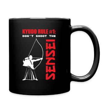 Kyudo-Regel Nr. 1 Schießen Sie nicht auf den Sense - Tasse einfarbig - Schwarz - Rechts