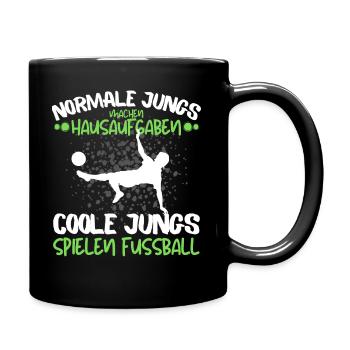 Coole Jungs spielen Fußball! Fussball Spruch - Tasse einfarbig - Schwarz - Rechts