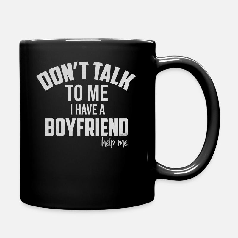 Don’t talk to me I have a boyfriend help - Mug uni - noir
