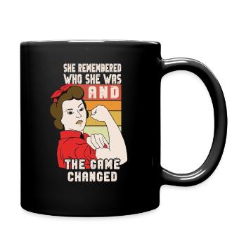 Elle s’est souvenue de qui elle était et le jeu a changé - Mug uni - noir - Droite