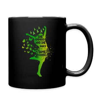 Elle s’est souvenue de qui elle était et le jeu a changé - Mug uni - noir - Droite