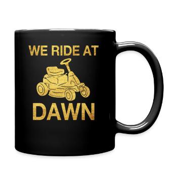 We Ride At Dawn Dad Lawn Mower Make Laugh Day Yard - Tasse einfarbig - Schwarz - Rechts