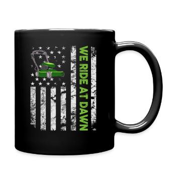 We Ride At Dawn Dad Lawn Mower Make Laugh Day Yard - Tasse einfarbig - Schwarz - Rechts