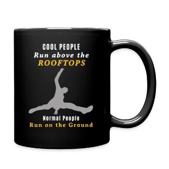 Parkour Les gens cool marchent au-dessus des toits - Mug uni - noir - Droite