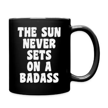 Le soleil ne se couche jamais sur un Badass - Mug uni - noir - Droite