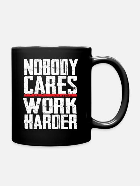 Nobody Cares Work Harder - Ensfarvet krus - sort