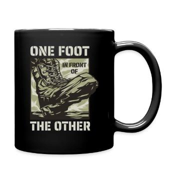 Un pied devant l’autre - Slogan militaire - Mug uni - noir - Droite