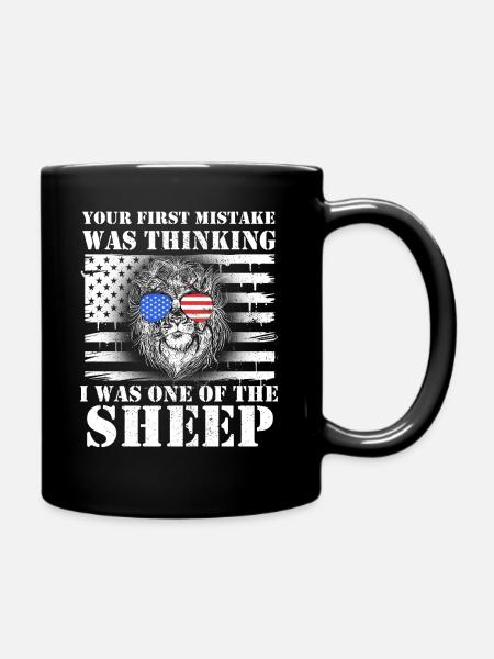 Votre première erreur a été de penser que j’étais l’un des - Mug uni - noir