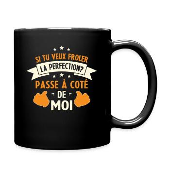 Si tu veux frôler la perfection passe à côté moi - Mug uni - noir - Droite