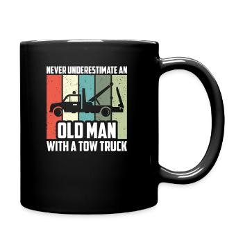 Never Underestimate An Old Man Abschleppwagen - Tasse einfarbig - Schwarz - Rechts