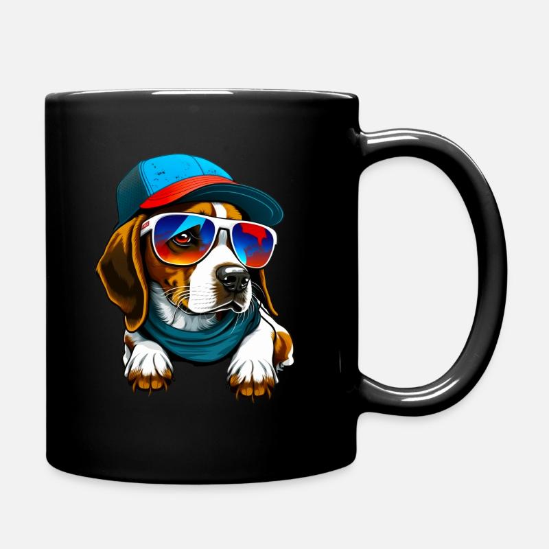 Beagle coloré portant des lunettes de soleil et une casquette - Mug uni - noir