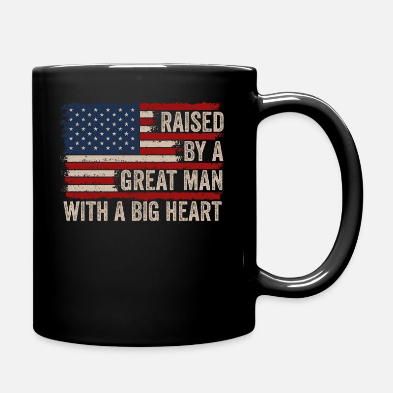 Aufgewachsen von einem großen Mann mit einem großen Herzen Vatertag - Tasse einfarbig - Schwarz