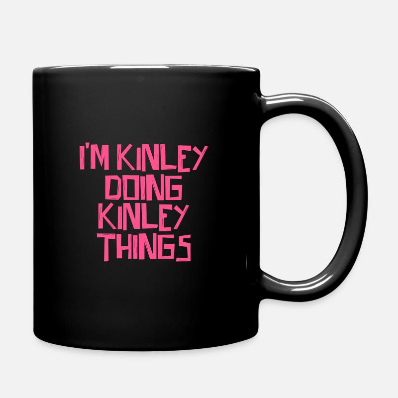 Je suis Kinley en train de faire des choses Kinley - Mug uni - noir
