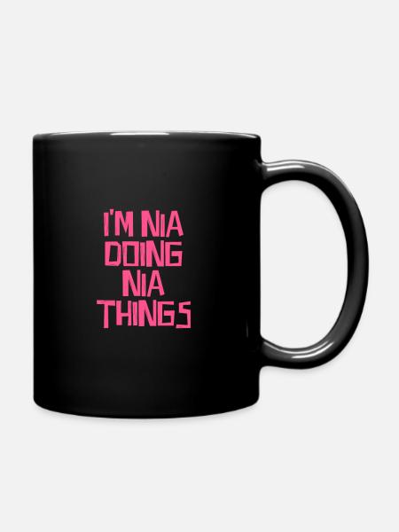 I'm Nia doing Nia things - Tasse einfarbig - Schwarz