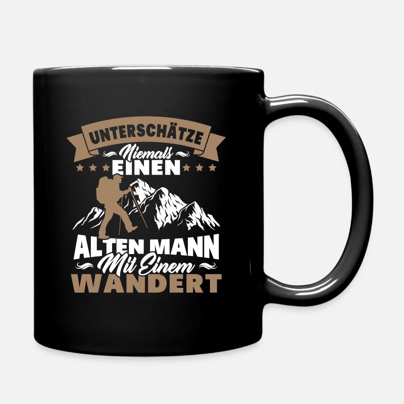 Alten mann mit einem wandert - Tasse einfarbig - Schwarz