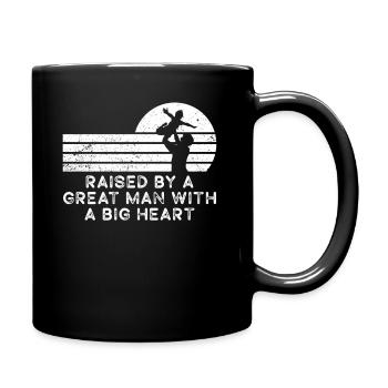 Aufgezogen von einem großen Mann mit einem großen Herzen Vatertag - Tasse einfarbig - Schwarz - Rechts