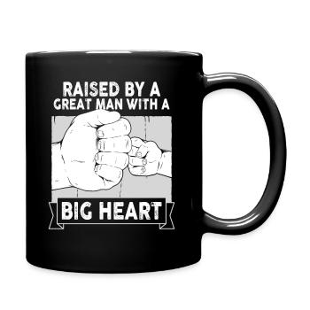 Aufgezogen von einem großen Mann mit einem großen Herzen Vatertag - Tasse einfarbig - Schwarz - Rechts