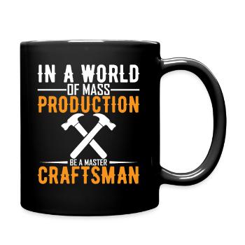 Dans un monde de production de masse, soyez un maître artisan - Mug uni - noir - Droite