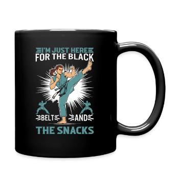 Ich bin nur wegen des schwarzen Gürtels und der Snacks hier! - Tasse einfarbig - Schwarz - Rechts