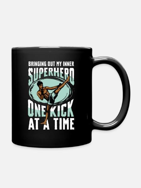 Muay Thai Superheld Ein Tritt zur Zeit - Tasse einfarbig - Schwarz