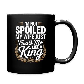 Nicht verwöhnt, meine Frau behandelt wie ein König - Tasse einfarbig - Schwarz - Rechts