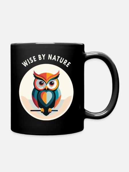 Wise by Nature – Eule mit Schriftzug - Tasse einfarbig - Schwarz
