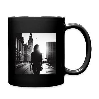 Frau schlendert durch die Hamburger City. - Tasse einfarbig - Schwarz - Rechts