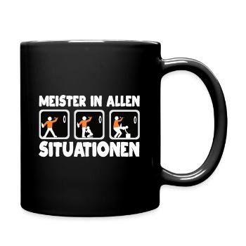 Lustiges Dart Shirt: Meister in allen Situationen - Tasse einfarbig - Schwarz - Rechts